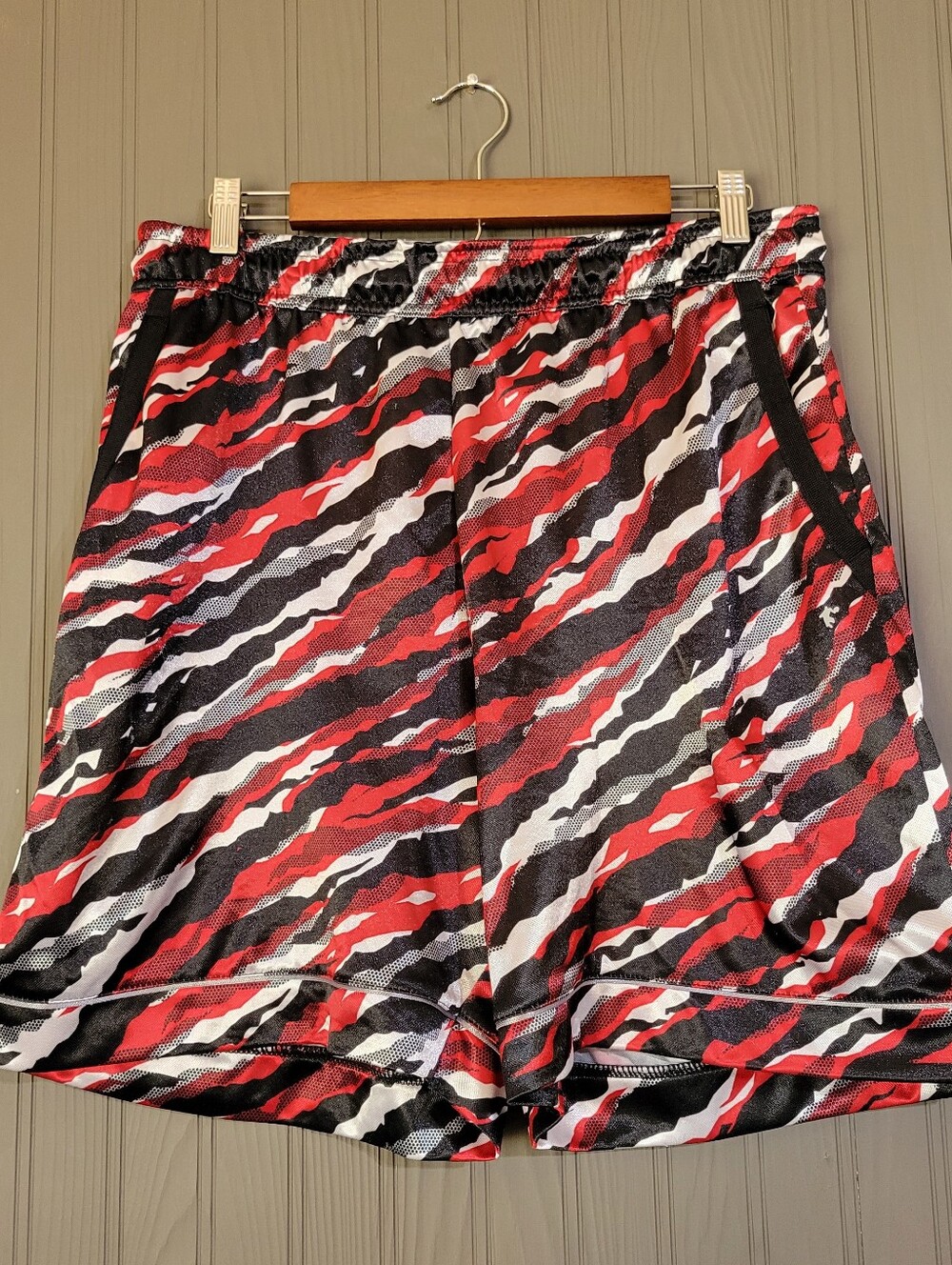 AND1 Offense 8" Athletic Basketball Shorts Tiger Stripe Style Print Men's Large